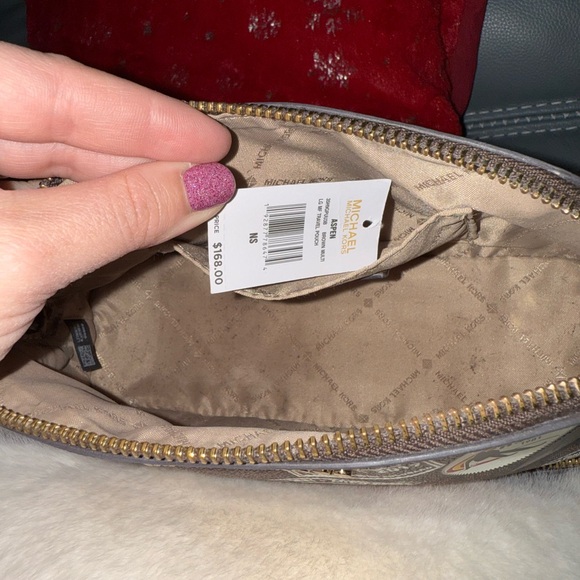 Michael Kors aspen makeup bag - Picture 9 of 9